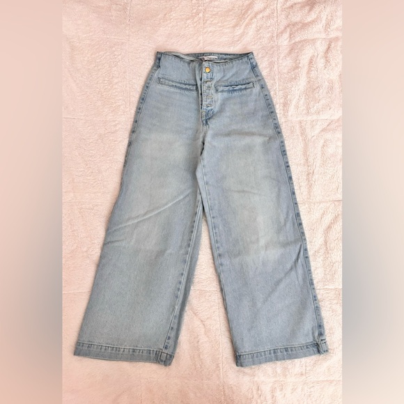 Zara Wide-Leg High-Waist Buttoned Jeans - Picture 2 of 10